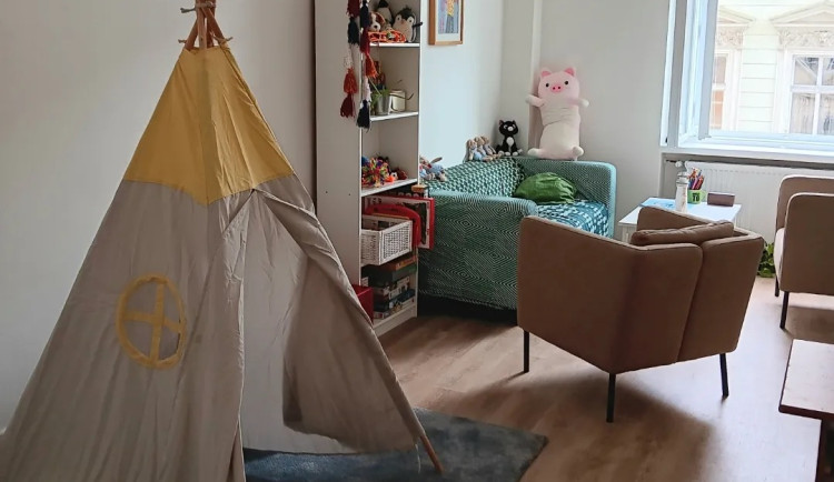 Dětem v krizových situacích pomohou v novém centru u Václaváku. Přijít mohou i samy
