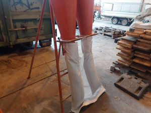 Čištění vrat Čertovky, pytlování písku, zrušené trhy. Praha pokračuje v přípravách na vydatné deště a velkou vodu