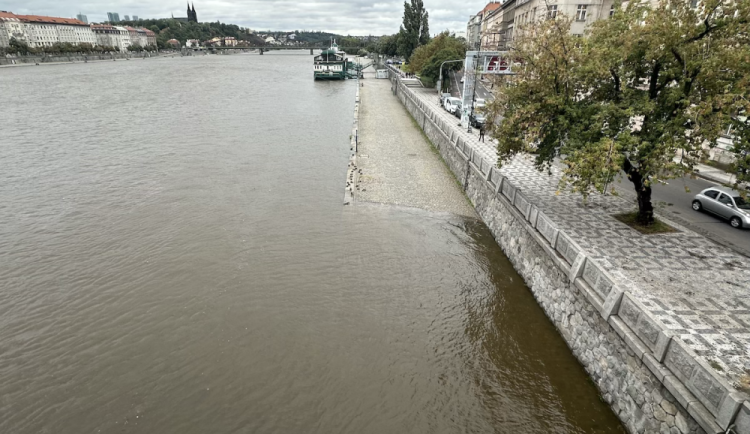 Praha podle ministra zemědělství není povodní bezprostředně ohrožena. Neplatí to ale pro ostatní kraje