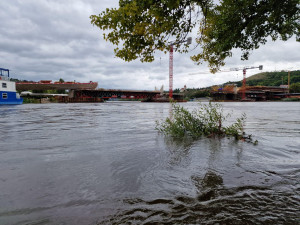 Praha 4 kontroluje kvůli dešti parky, voda poničila hřiště a stromy