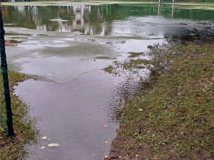 Praha 4 kontroluje kvůli dešti parky, voda poničila hřiště a stromy