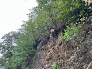 Opravy Barrandovského mostu pokračují bez omezení, zvýšená hladina Vltavy a déšť ale některé práce zkomplikovali