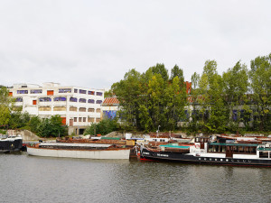 FOTOGALERIE: Azyl v holešovickém přístavu. Podívejte se, kde přečkávají velkou vodu lodě z náplavek