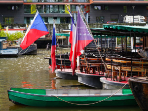 FOTOGALERIE: Azyl v holešovickém přístavu. Podívejte se, kde přečkávají velkou vodu lodě z náplavek