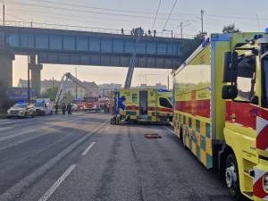V Praze se srazily dva vlaky, záchranáři vyhlásili traumaplán