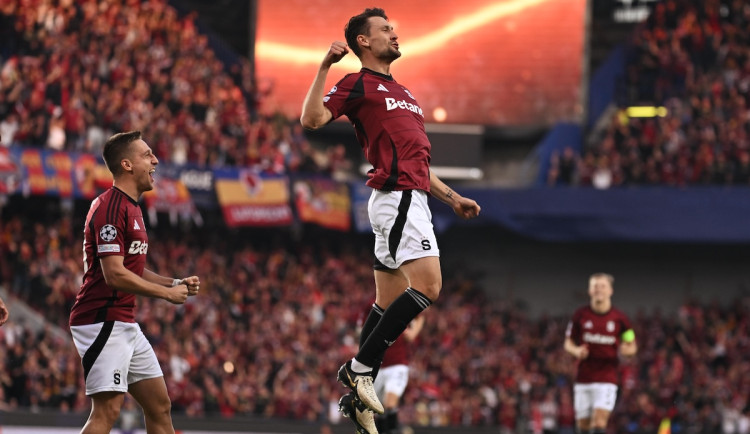 Fotbalisté Sparty oslavili návrat do LM po 19 letech výhrou 3:0 nad Salcburkem