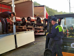 Tři desítky hasičů, devět záchranářů, milion od Šestky i Slavie. Z Prahy už do oblastí zasažených povodněmi putuje první pomoc