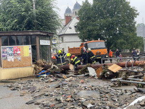 Povodní zasažené oblasti čekají o víkendu nájezd dobrovolníků. Ti se mají registrovat předem, nelze přijmout všechny