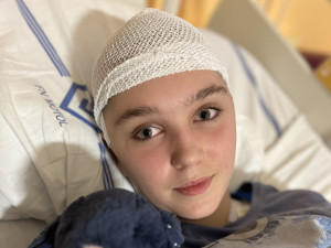 Klárku srazil na přechodu před školou motorkář. Težce zraněná ležela týdny v umělém spánku, teď pro ni pořádají benefiční koncert