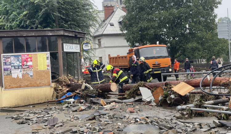 Povodně v Olomouckém kraji způsobily miliardové škody. Dobrovolníci se musí registrovat, chybí vysoušeče