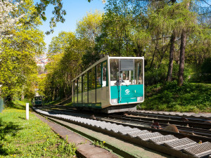 Lanovka na Petřín už letos nevyjede kvůli poničené trati. Zprovozní ji po celkové rekonstrukci, už s vozy v novém designu