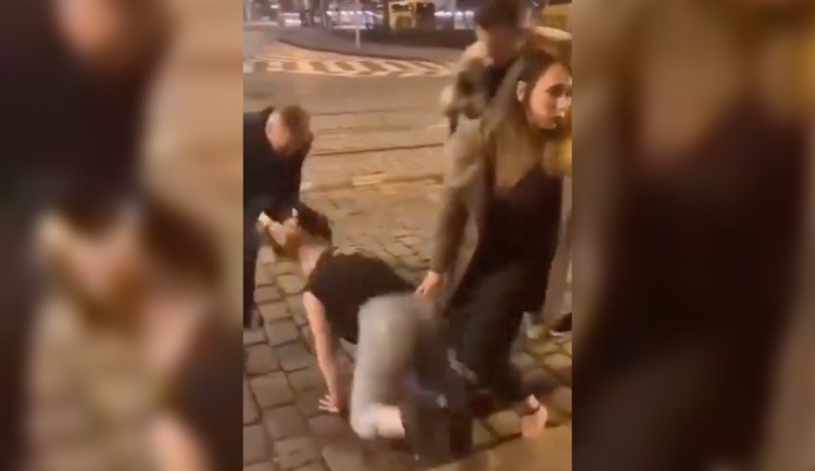 K napadení došlo před barem na Smíchově