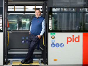 ANKETA: Dopravní podnik představil nové uniformy. Jak se vám líbí?