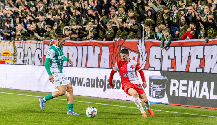 K vítězství Slavie nad Bohemians přispěl i vlastní gól domácích