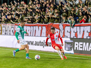 K vítězství Slavie nad Bohemians přispěl i vlastní gól domácích