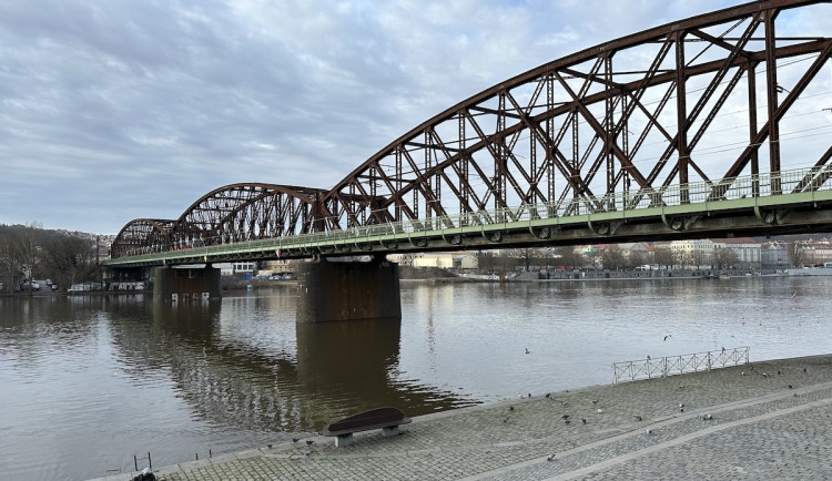 V konstrukci mostu výtoňského mostu objevili první trhlinu. Omezit dopravu ale nutné není
