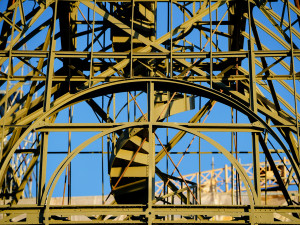 FOTOGALERIE: Hodinová věž je zpět na Průmyslovém paláci, dokončení jeho oprav se ale o rok protáhne