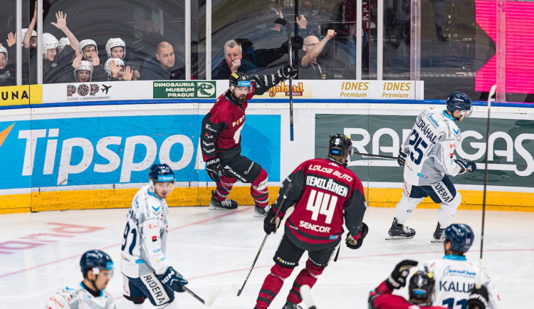 Hokejisté Sparty porazili před vyprodanou O2 arenou Vítkovice 5:1