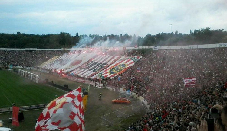 POLITICKÁ KORIDA: Jaká má být budoucnost lužáneckého stadionu podle zastupitelů?