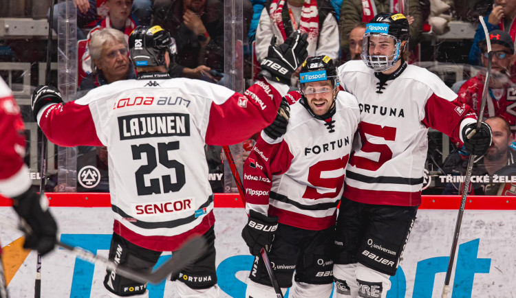 Hokejisté Sparty vyhráli v Třinci 3:2 po nájezdech