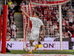 Fotbalová Slavie porazila v pražském derby Duklu. Třemi góly si sešívaní upevnili vedení tabulky
