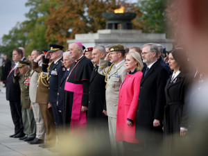 Výročí vzniku státu připomněla pieta na Vítkově, přelétly armádní letouny