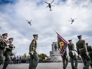 Výročí vzniku státu připomněla pieta na Vítkově, přelétly armádní letouny
