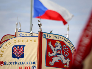 Nad Vítkovem proletěly armádní letouny, představitelé státu tam připomněli výročí založení státu