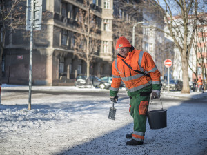 VIDEO: Přípravy Pražských služeb na zimu vrcholí, přestavit vůz na zimní verzi trvá dvě hodiny