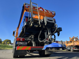 Přípravy Pražských služeb na zimní provoz vrcholí: přestavit vůz na zimní verzi trvá dvě hodiny