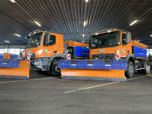 Přípravy Pražských služeb na zimní provoz vrcholí: přestavit vůz na zimní verzi trvá dvě hodiny