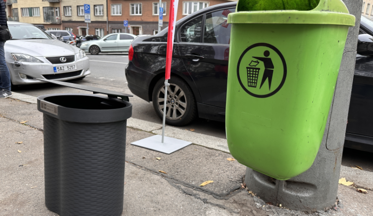 Praha testuje odpadkové koše v novém designu