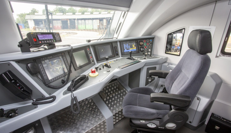 Nové lišky slibují na železnici v Královéhradeckém kraji první třídu i ve druhé