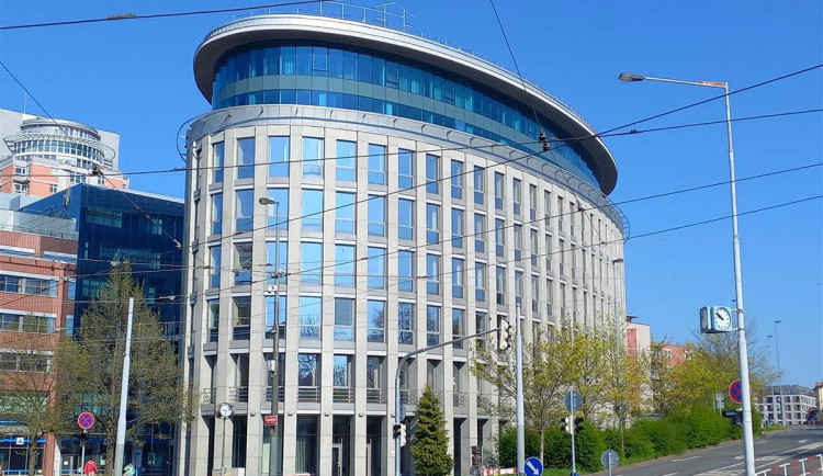 Mimořádné zastupitelstvo Prahy 10 kvůli pokutě za zakázku se nekonalo, koalice odmítla program