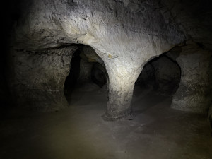 Praha 14 zpřístupnila podzemí opravené Fejkovy pískovny