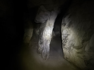 Praha 14 zpřístupnila podzemí opravené Fejkovy pískovny