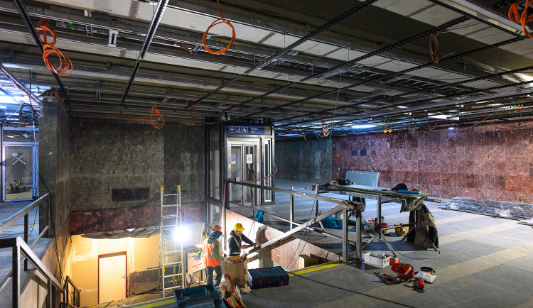 Ze stanice metra Florenc k autobusovému nádraží vystoupí lidé v lednu příštího roku