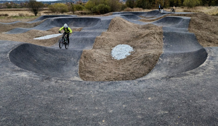 Město má se Složištěm velké plány. První vlaštovkou je otevření nové pumptrackové dráhy