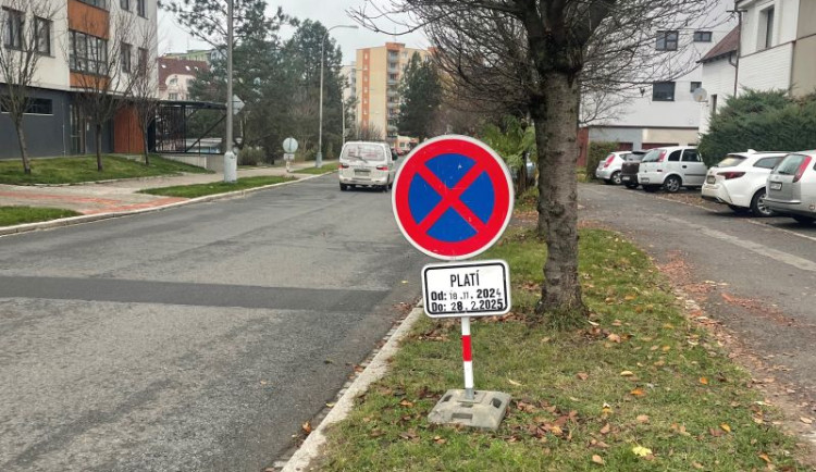 Řidiči pozor, kvůli výměně vodovodu a kanalizace se částečně uzavře Hřbitovní ulice