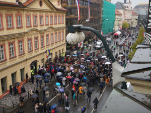 Přinášíme přehled dopravních omezení způsobených oslavami 17. listopadu