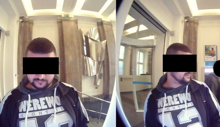 Kriminalisté už mají muže, který z bankomatu vybral ze zapomenuté karty 70 000 korun. K činu se doznal