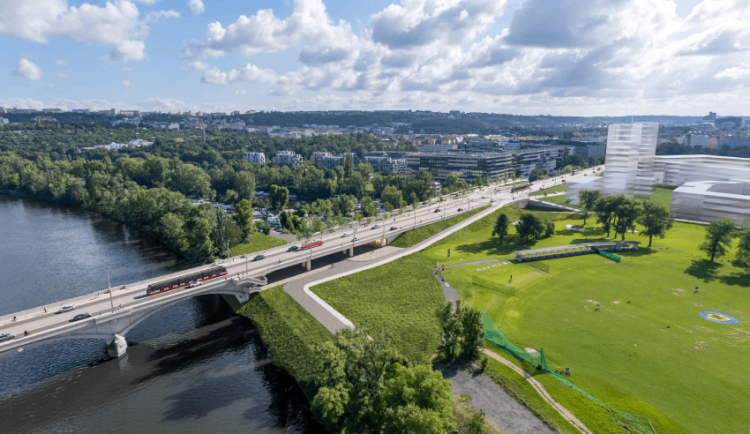 Praha stále nemá stavební povolení na opravu Libeňského mostu