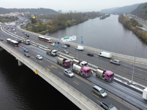 V neděli otevřou opravený Barrrandovský most, před tím na ně pošlou nákladní auta jako zátěžový test