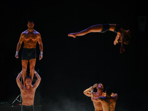 FOTOGALERIE: Akrobatická čísla i příběh. Podívejte se, jak vypadá moderní cirkus