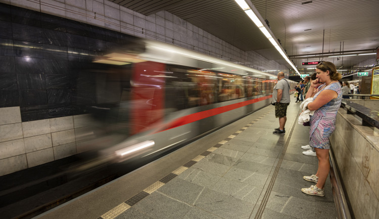 Mezi Hlavním nádražím a Vltavskou nebude o víkendu jezdit linka metra C