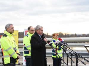 Uzavření Barrandovského mostu je u konce. Řidiče již žádné opravy omezovat nebudou