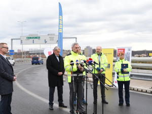 Uzavření Barrandovského mostu je u konce. Řidiče již žádné opravy omezovat nebudou