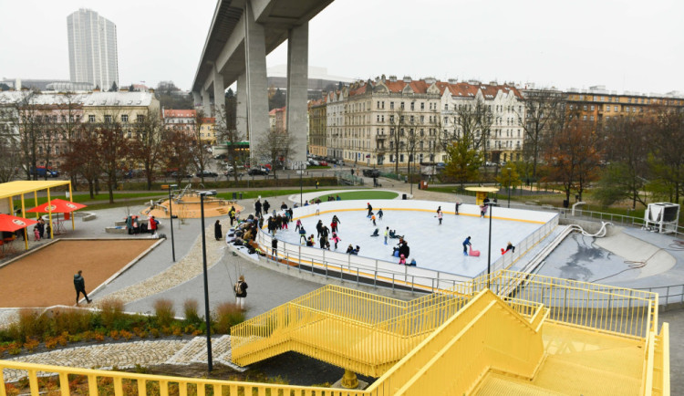 Veřejná kluziště vzniknou před zimou ve většině pražských městských částí