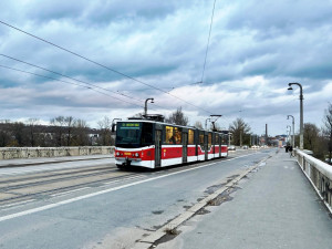 Ode dneška nejezdí tramvaje po Libeňském mostě, nahradí je autobusy