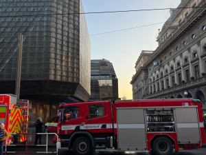 Hasiči zasahují u požáru v Národním divadle